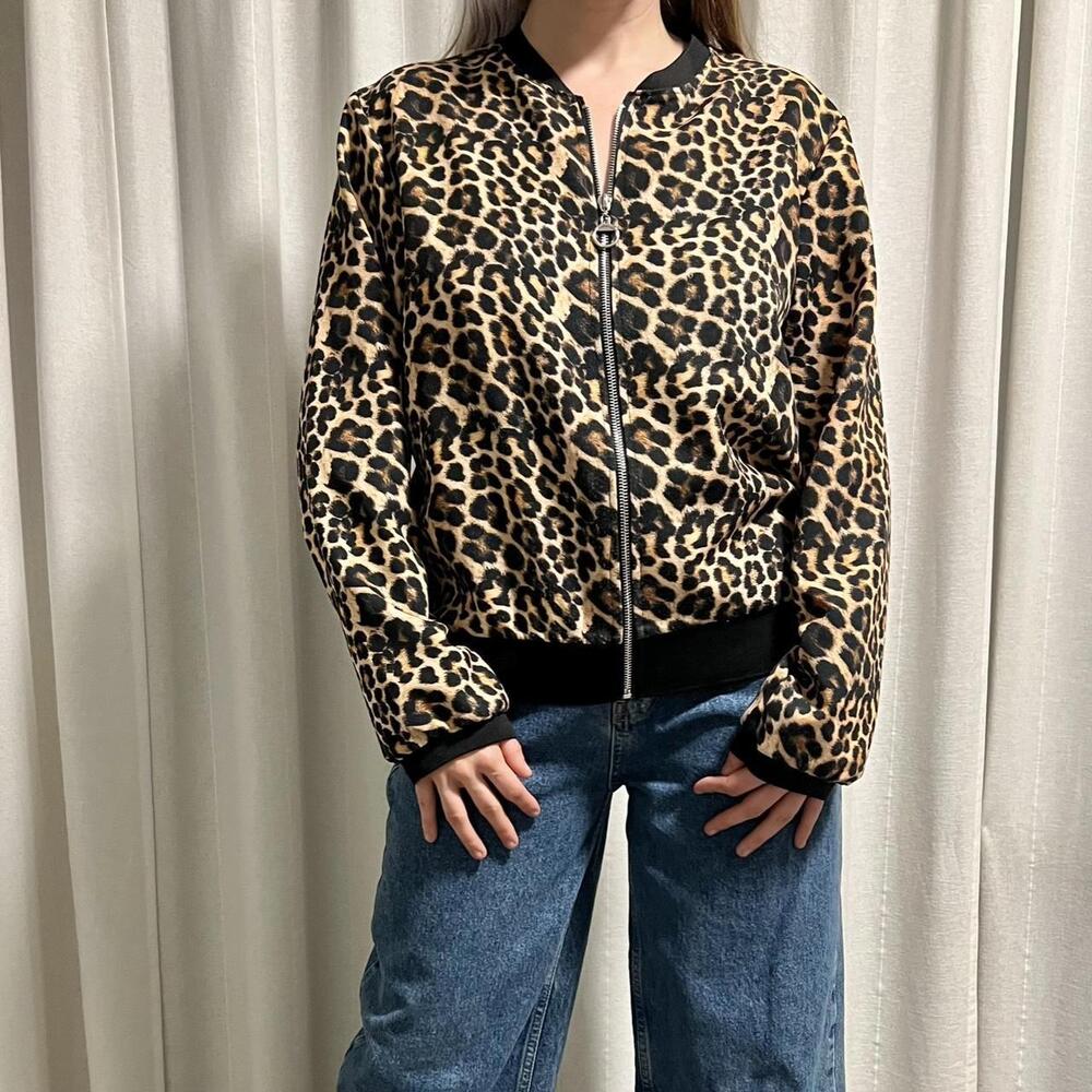 Made in Italy Leopard print bomber jacket with zipper and pockets